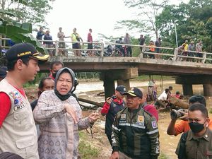 Wanti-wanti Risma ke Bupati Trenggalek soal Desa Rawan Terisolir Saat Bencana Wanti-wanti Risma ke Bupati Trenggalek soal Desa Rawan Terisolir Saat Bencana