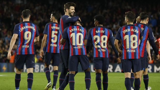Soccer Football - LaLiga - FC Barcelona v Almeria - Camp Nou, Barcelona, Spain - November 5, 2022FC Barcelona's Gerard Pique and and Ansu Fati celebrate after Frenkie de Jong scores their second goal REUTERS/Albert Gea