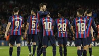 Laga ini memang jadi laga perpisahan Pique, setelah mengumumkan pensiun pada Jumat (4/11) kemarin. Pique tampak emosional dan menitikkan air mata sembari berjalan keluar lapangan.