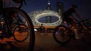 Momen Ratusan Pesepeda Gowes Bareng di Jalanan Dubai