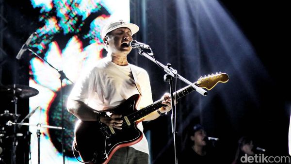 Penampilan Efek Rumah Kaca di Joyland Festival 2022