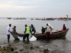 Pesawat Jatuh ke Danau, 19 Orang Tewas