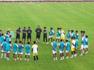 Zulkifli Syukur Minta Pelatih PSM Siasati Latihan Agar Pemain Tak Jenuh Zulkifli Syukur Minta Pelatih PSM Siasati Latihan Agar Pemain Tak Jenuh
