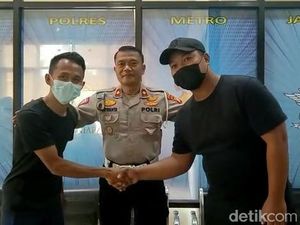 Damai! Sopir Taksi Online Minta Maaf ke Pesepeda yang Ditabrak di Harmoni Damai! Sopir Taksi Online Minta Maaf ke Pesepeda yang Ditabrak di Harmoni