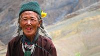 Terkesan Meledek, Begini Tradisi Warga Tibet Menyapa Orang
