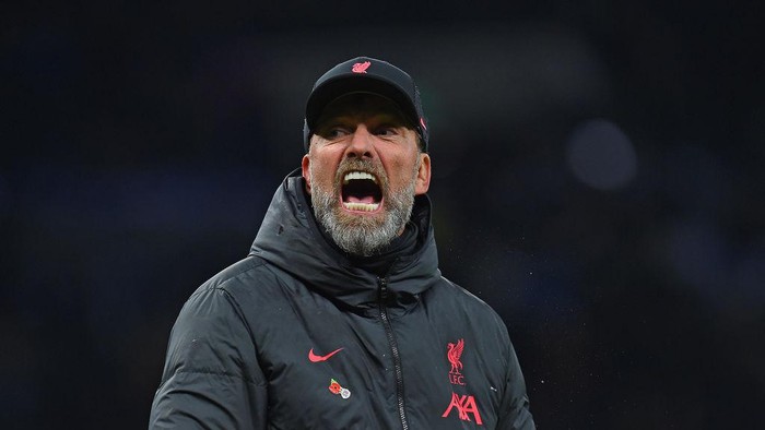 LONDON, ENGLAND - NOVEMBER 06: (THE SUN OUT. THE SUN ON ON SUNDAY OUT)  Jurgen Klopp manager of Liverpool celebrates to the fans at the end of the Premier League match between Tottenham Hotspur and Liverpool FC at Tottenham Hotspur Stadium on November 06, 2022 in London, England. (Photo by John Powell/Liverpool FC via Getty Images)