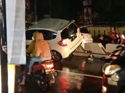 Kecelakaan 3 Kendaraan di Medan gegara Pembatas Jalan Tak Ada Tanda