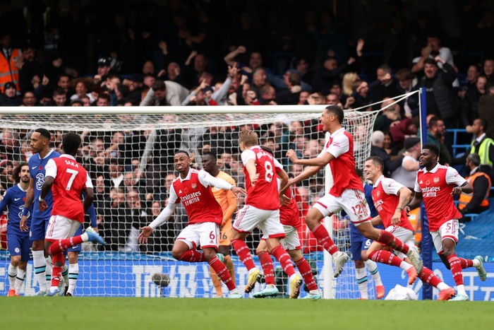 LONDON, ENGLAND - NOVEMBER 06: Gabriel of Arsenal celebrates with teammates after scoring their teams first goal during the Premier League match between Chelsea FC and Arsenal FC at Stamford Bridge on November 06, 2022 in London, England. (Photo by Ryan Pierse/Getty Images)