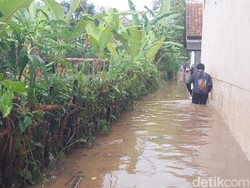 Belasan Rumah di Bandung Barat Terendam Banjir!