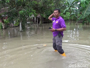 Banjir Rendam Ratusan Rumah di Lumajang, Warga Krisis Air Bersih Banjir Rendam Ratusan Rumah di Lumajang, Warga Krisis Air Bersih