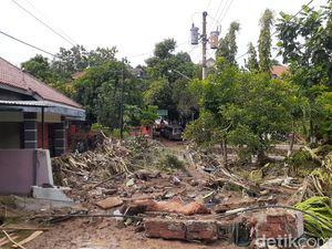 Porak-poranda Permukiman Tambak Aji Semarang Diterjang Banjir Bandang Porak-poranda Permukiman Tambak Aji Semarang Diterjang Banjir Bandang