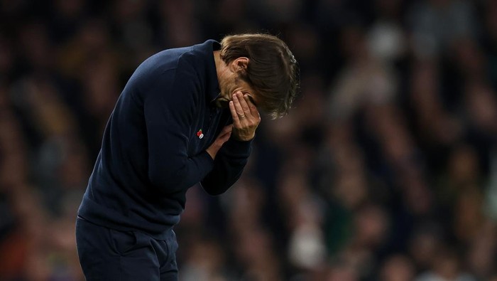 LONDON, ENGLAND - NOVEMBER 06: Antonio Conte, Manager of Tottenham Hotspur reacts during the Premier League match between Tottenham Hotspur and Liverpool FC at Tottenham Hotspur Stadium on November 06, 2022 in London, England. (Photo by Tottenham Hotspur FC/Tottenham Hotspur FC via Getty Images)