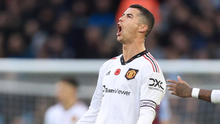 BIRMINGHAM, ENGLAND - NOVEMBER 06: Cristiano Ronaldo of Manchester United looks dejected during the Premier League match between Aston Villa and Manchester United at Villa Park on November 6, 2022 in Birmingham, United Kingdom. (Photo by Simon Stacpoole/Offside/Offside via Getty Images)