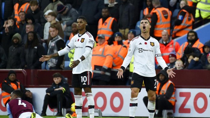 Manchester Uniteds Marcus Rashford and Cristiano Ronaldo, right, react during the English Premier League soccer match between Aston Villa and Manchester United at Villa Park in Birmingham, England, Sunday, Nov. 6, 2022. (AP Photo/Rui Vieira)