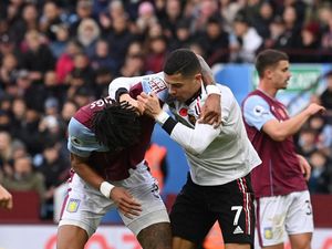 Cristiano Ronaldo Vs Tyrone Mings: Pamer Kuncian ala UFC nih?