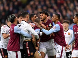 Situasi di menit ke-61 itu makin panas nih! Foto: Getty Images/Stu Forster