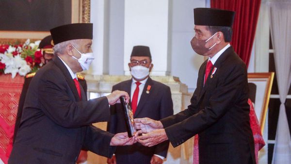 dr. Raden Rubini Natawisastra Raih Gelar Pahlawan Nasional