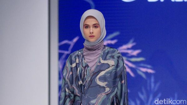 10 Koleksi Modest Wear dari Kami. Hadirkan Busana Warna Bumi di JFW 2023
