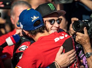 Simpati Francesco Bagnaia Kepada Fabio Quartararo Simpati Francesco Bagnaia Kepada Fabio Quartararo