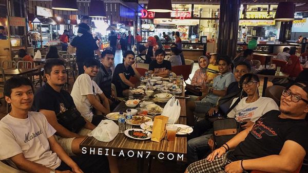 Gelar Konser Tunggal, Ini 10 Momen Sheila On 7 Kompak Makan Bareng