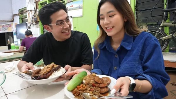 Kompaknya Jerome Polin dan Jessica Jane Mukbang Sate hingga Jajanan SD