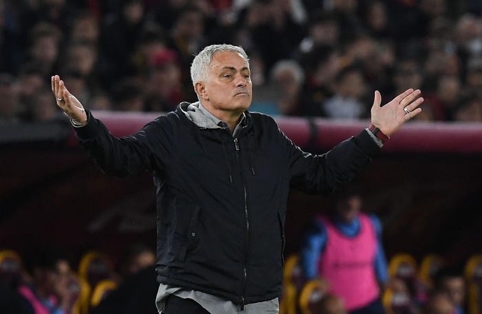 Jose Mourinho ROME, ITALY - NOVEMBER 06: JosΓ© Mourinho head coach of AS Roma gestures during the Serie A match between AS Roma and SS Lazio at Stadio Olimpico on November 06, 2022 in Rome, Italy. (Photo by Silvia Lore/Getty Images)