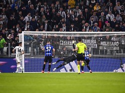 Kebuntuan di laga ini akhirnya pecah pada menit ke-52. Filip Kostic bergerak dari sisi kiri. Ia melepas umpan mendatar yang bisa disontek Adrien Rabiot menjadi gol. Fabio FerrariLaPresse via AP.