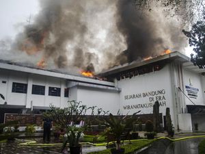 4 Fakta Kebakaran di Balai Kota Bandung 4 Fakta Kebakaran di Balai Kota Bandung