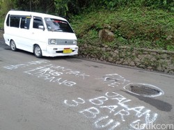 Cuaca Ekstrem Diduga Jadi Penyebab Jalan di Cianjur Selatan Rusak