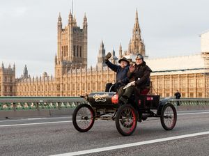 Mobil-mobil Klasik nan Antik Wara-wiri di London, Nih Potretnya Mobil-mobil Klasik nan Antik Wara-wiri di London, Nih Potretnya