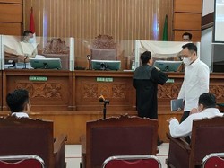 Momen Bharada E Bertemu Kuat Maruf dan Ricky di Sidang Hari Ini