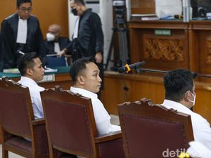 Kecewanya Keluarga Yosua Lihat Kuat-Ricky Dituntut 8 Tahun Penjara