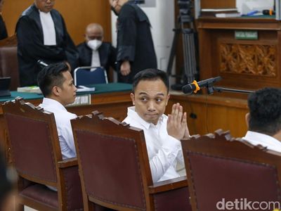 Momen Eliezer, Kuat Maruf dan Ricky Rizal Pertama Bertemu di Sidang