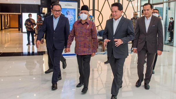 Momen Wapres Maruf Amin Tinjau Kantor BSI di Dubai