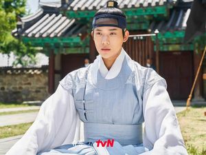 Moon Sang Min Cedera Saat Syuting Under the Queens Umbrella, Harus Operasi