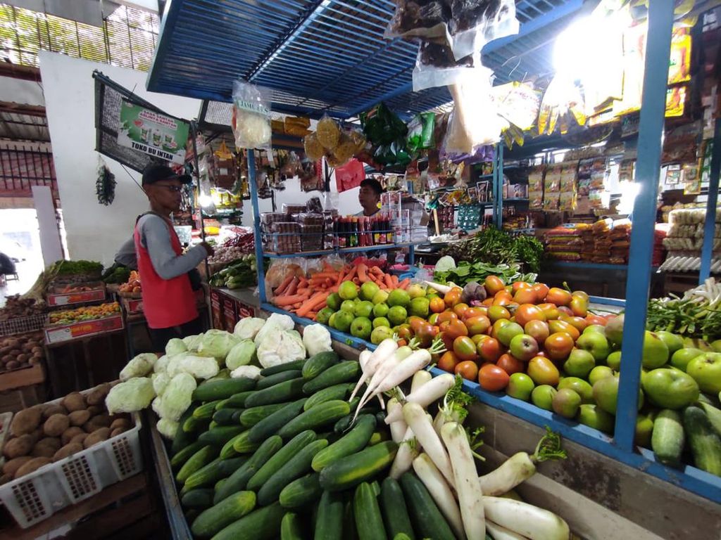Harga Sayur Sawi-Tomat di Pasar Pon Kota Blitar Naik 100 Persen