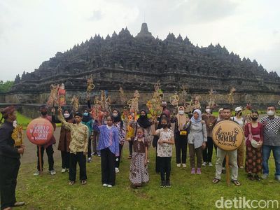 Peringati Hari Wayang, Bima-Gatotkaca Diarak Keliling Candi Borobudur