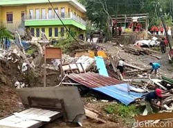 Pembongkaran Rumah Korban Tanah Gerak Sirampog Brebes Terkendala Cuaca