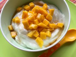 Resep MPASI 6 Bulan, Bubur Susu dan Mangga yang Lembut Manis