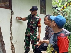 Warga Ciamis Mengungsi Usai Rumahnya Retak-retak