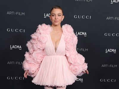 Sydney Sweeney Pakai Minidress ala Ballerina