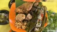 Laper Abis Belanja? Ini 7 Kuliner Dekat Stasiun Tanah Abang yang Mantul!