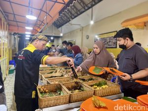Warung Nasi Alam Sunda: Gurih Empuk Bebek Goreng Sambal Kencur di Pasar Tanah Abang