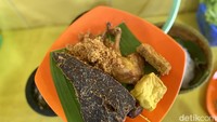 Turun di Stasiun Tanah Abang? Yuk Cicip 5 Kuliner Legendaris Ini