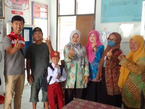 Zaenal Anak Pengamen di Indramayu Itu Ingin Jadi Presiden Zaenal Anak Pengamen di Indramayu Itu Ingin Jadi Presiden