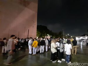 Antusiasme Warga Lihat Gerhana Bulan Total di TIM, Begini Suasananya