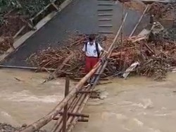 Derita Warga di Trenggalek Terisolir karena Banjir, Tak Bisa Jual Hasil Bumi