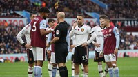 Ronaldo juga baru bikin satu gol di Liga Inggris dari 10 laga, apesnya justru lebih banyak menerima kartu kuning yakni dua kali (Getty Images)