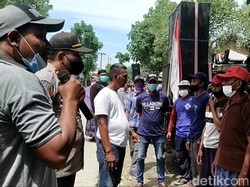 Warga Desa di Lamongan Demo Kades yang Diduga Cabuli Tim Suksesnya