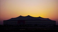 Stadion Al Bayt yang memiliki teknologi canggih ini terletak di Kota Al Khor. MB Media/Getty Images.